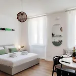 Casa Batel & - Ferry, Free Parking, Market & Side Penzion 4*