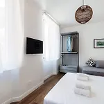 Casa Batel & - Ferry, Free Parking, Market & Side Guest house