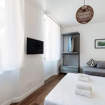 Casa Batel & - Ferry, Free Parking, Market & Side Πανσιόν