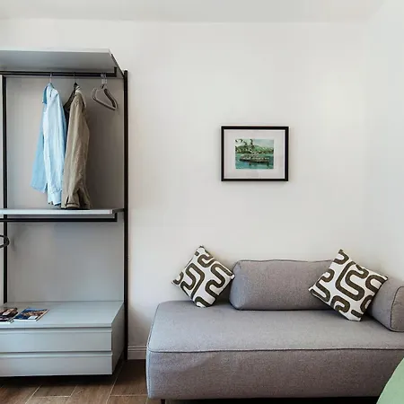 Πανσιόν Casa Batel & - Ferry, Free Parking, Market & Side 4*