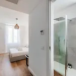 Casa Batel & - Ferry, Free Parking, Market & Side ゲストハウス コモ