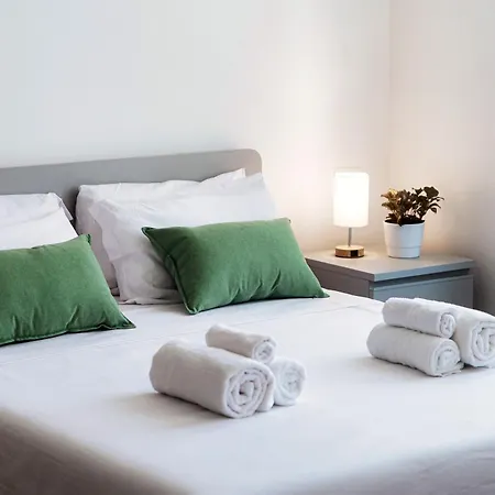 Casa Batel & - Ferry, Free Parking, Market & Side 게스트하우스 코모