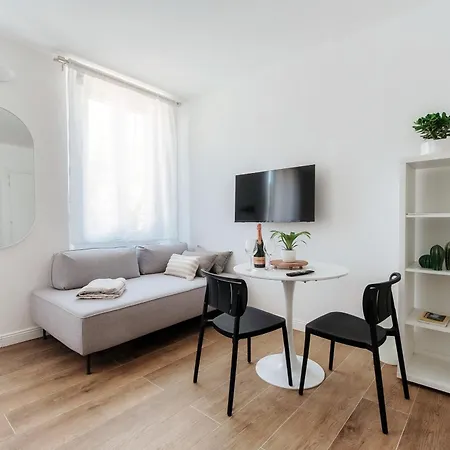 Casa Batel & - Ferry, Free Parking, Market & Side 게스트하우스