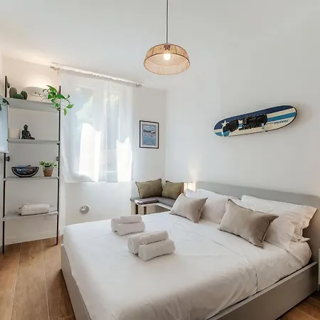 Casa Batel & - Ferry, Free Parking, Market & Side 게스트하우스